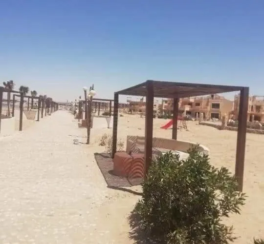 شالية غرفتبن وصالة وحمام ومطبخ مفتوح وتراس