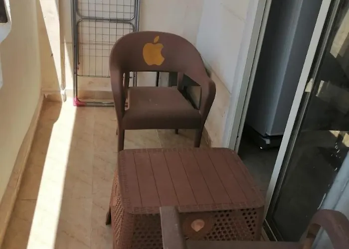 شالية غرفتبن وصالة وحمام ومطبخ مفتوح وتراس Apartment *